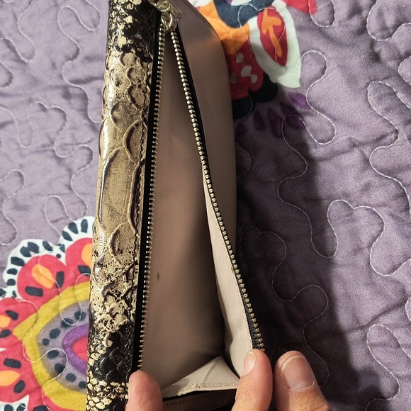 Coach flap clutch - Picture 3 of 5